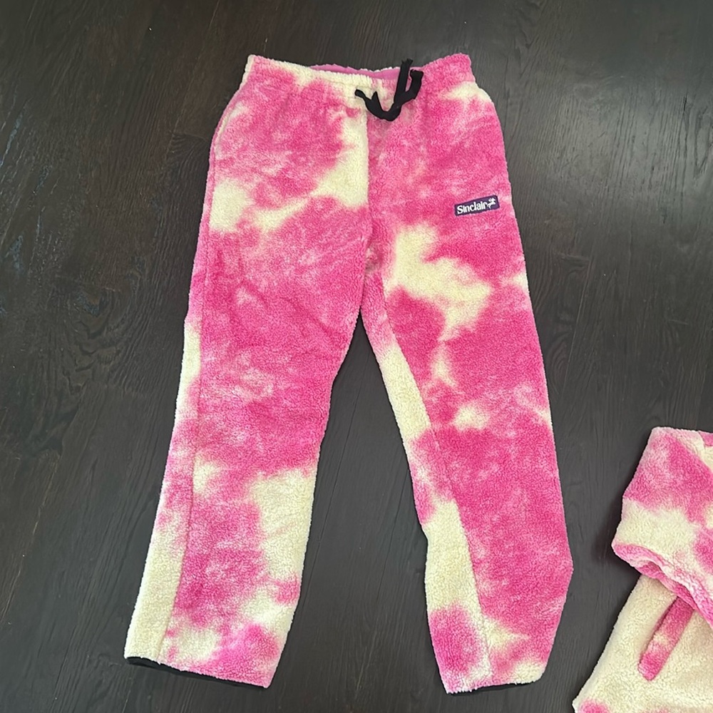 Sinclair Global Sherpa sweatpants